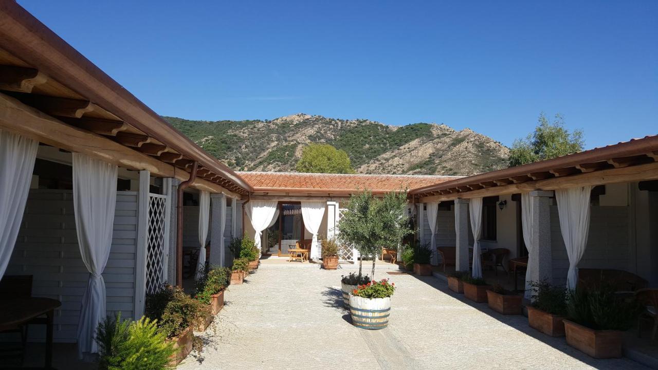 Case Vacanze Nioleo - Apartments And Pool Siniscola Dış mekan fotoğraf